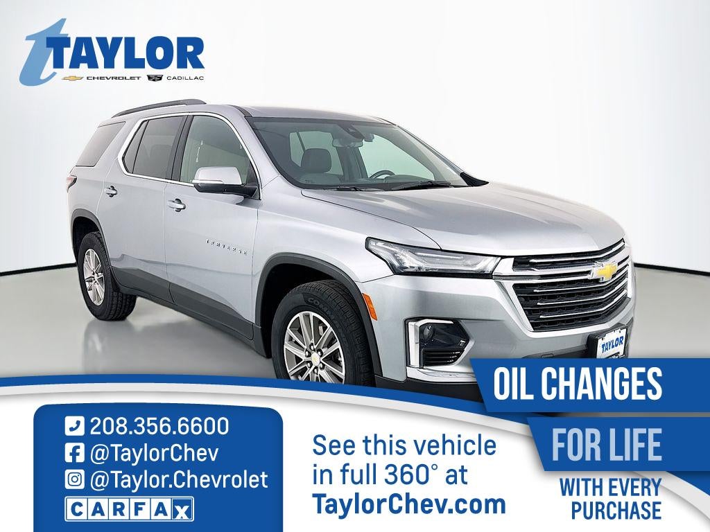 2023 Chevrolet Traverse LT Cloth in Sterling Gray Metallic — front three-quarter view